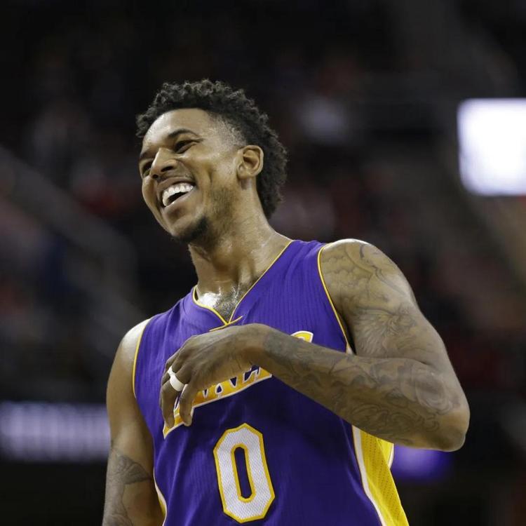 5分钟闪击马赛，圣吉罗斯收获建队128年首个欧冠主场进球（5分钟速破马赛，圣吉罗斯收获队史128年来欧冠主场首球）