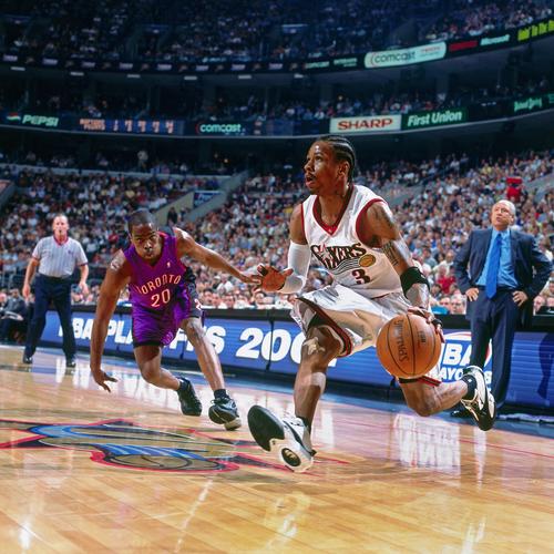 博洛尼亚主帅：拉齐奥少一人踢得也很自信，拿一分很满意了（博洛尼亚主帅：十人拉齐奥仍踢得自信，我们对一分已很满意）