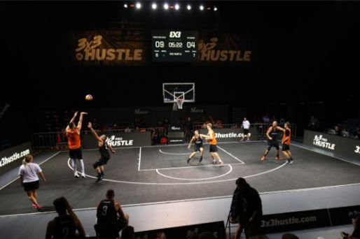 F1阿布扎比终极对决前瞻：诺里斯杆位稍占优，维斯塔潘正赛握主动（F1阿布扎比收官战前瞻：诺里斯杆位占先机，维斯塔潘正赛掌控主动权）