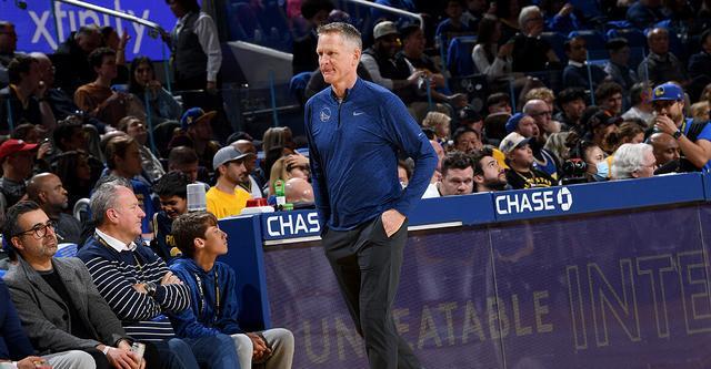 日媒：J2甲府风林45岁后卫山本英臣出轨球队死忠球迷妻子（日媒称：J2甲府风林45岁后卫山本英臣被指与球队铁粉之妻关系不当）