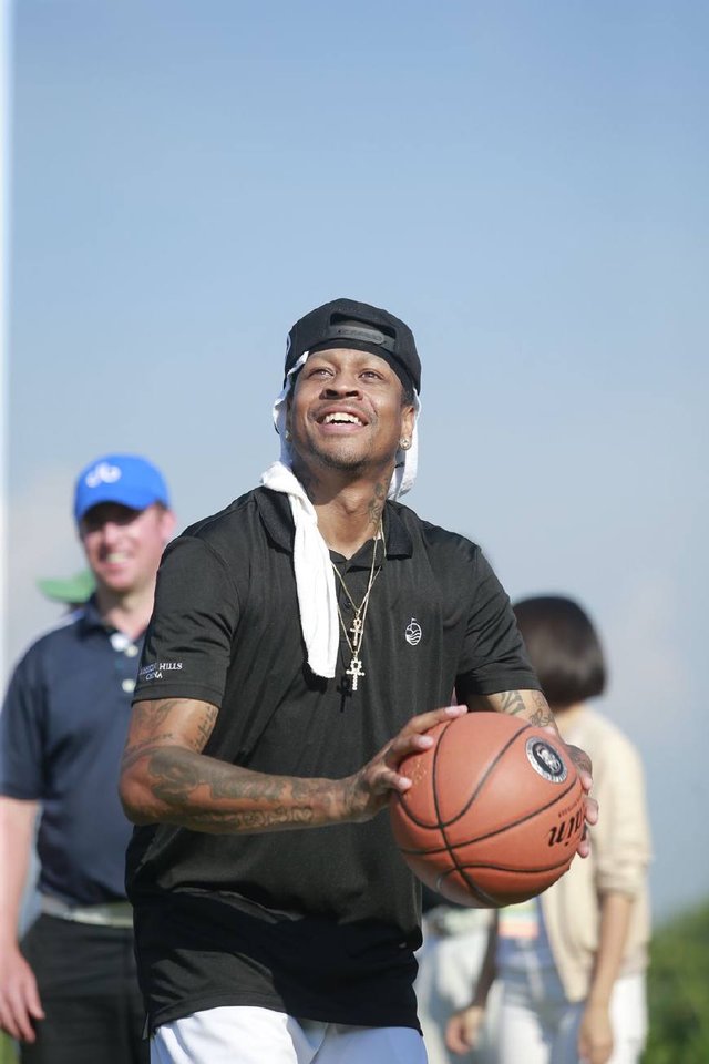 世体：特狮有望下周复出，并可能入选对阵奥萨苏纳的大名单（世体：特尔施特根有望下周复出，或入选战奥萨苏纳名单）