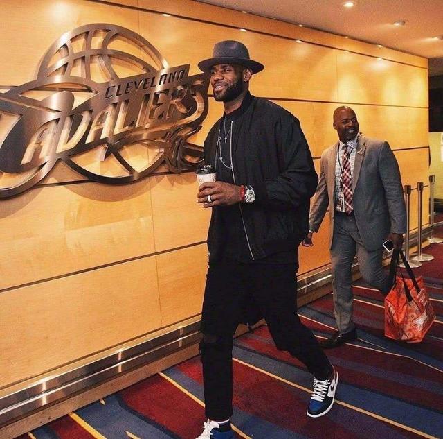 克罗地亚媒体：拜仁球探现场考察哈伊杜克19岁后卫霍达克（克媒称拜仁球探亲赴现场考察哈伊杜克19岁后卫霍达克）