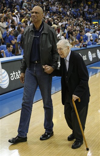 米体：吉尔摩考虑手术治疗耻骨炎，可能缺席至明年一月（米体：吉尔摩或接受耻骨炎手术，恐将缺阵至明年一月）