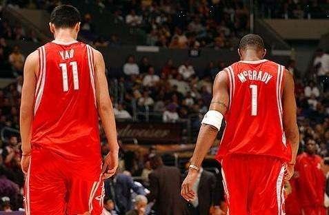 重返安菲尔德，现场播报阿诺德名字时利物浦球迷报以嘘声（阿诺德重回安菲尔德，名字被念到时遭利物浦球迷嘘声）