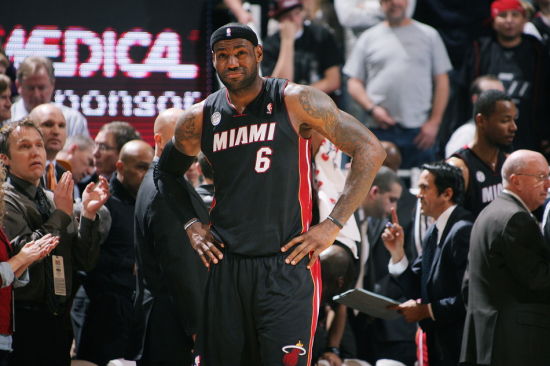 对手在防他的时候完全没办法（对手对他的防守束手无策）